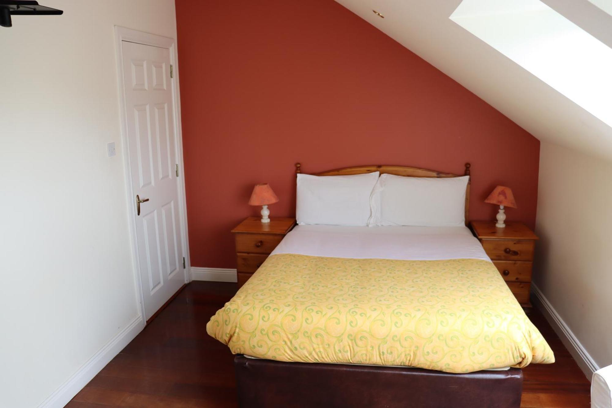 Ballydavid The Old Pier Guest Accommodation, Bed Only, No Breakfast מראה חיצוני תמונה
