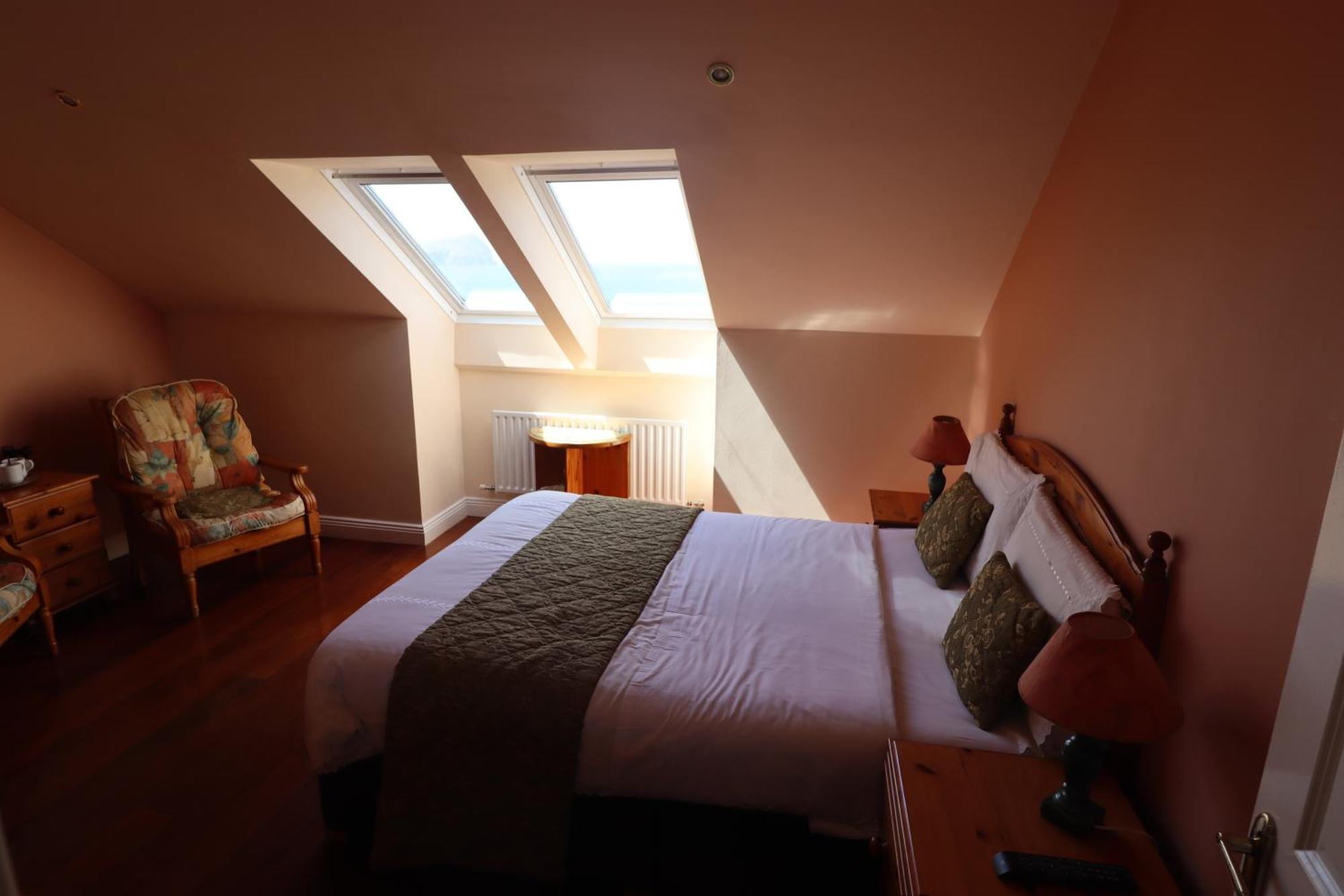 Ballydavid The Old Pier Guest Accommodation, Bed Only, No Breakfast מראה חיצוני תמונה