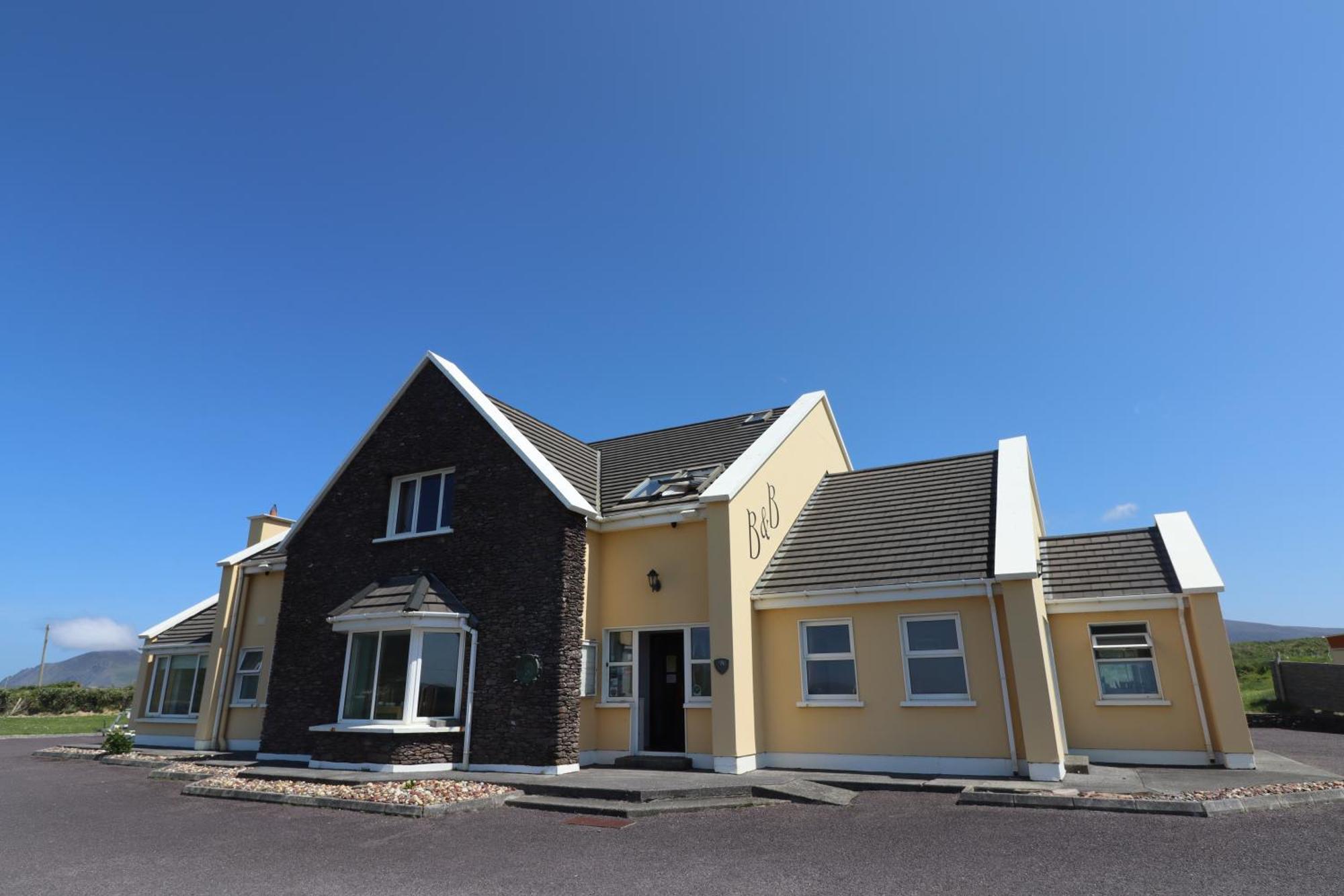 Ballydavid The Old Pier Guest Accommodation, Bed Only, No Breakfast מראה חיצוני תמונה