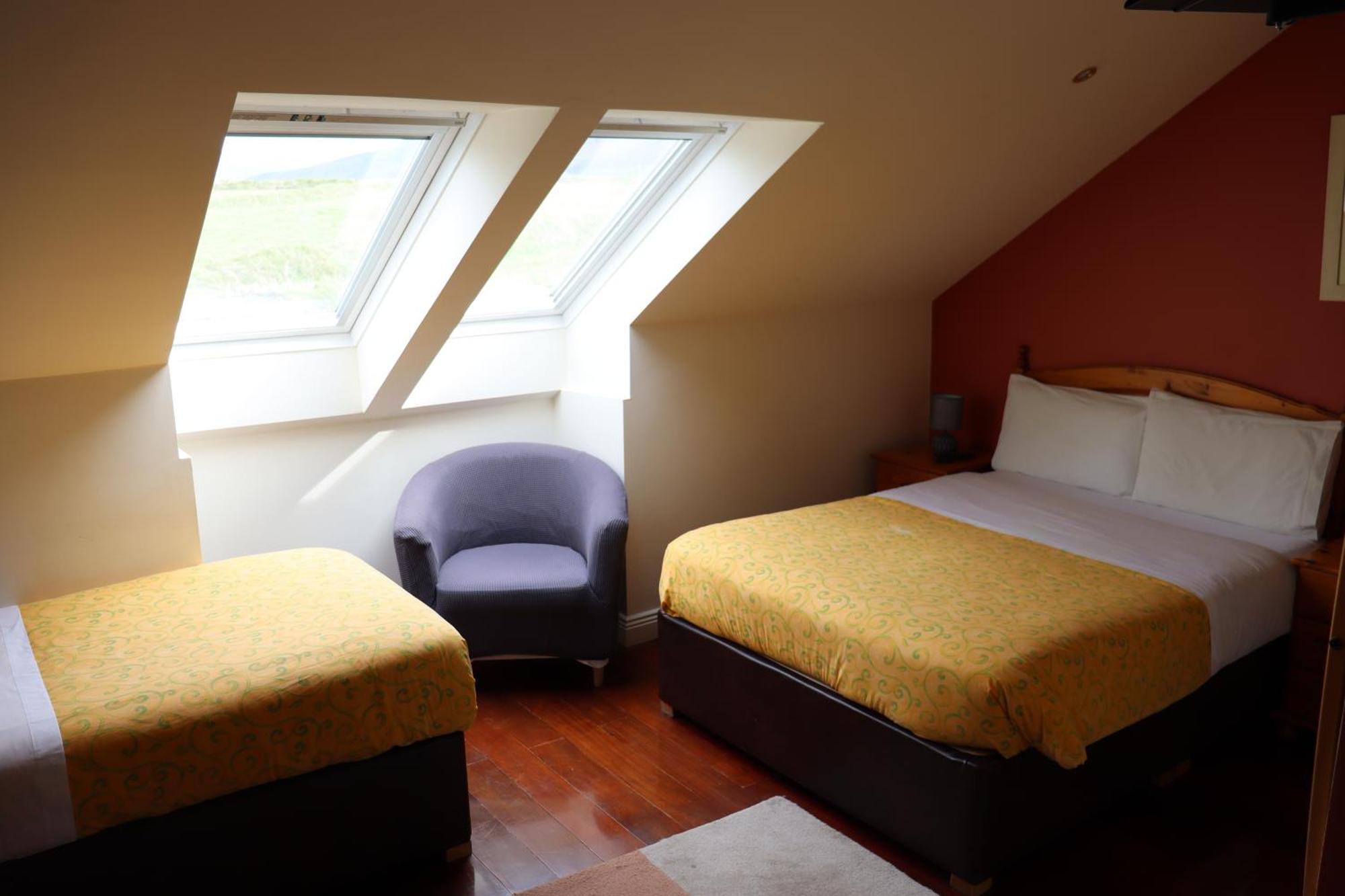 Ballydavid The Old Pier Guest Accommodation, Bed Only, No Breakfast מראה חיצוני תמונה